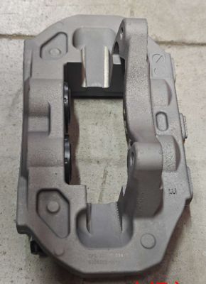 ফ্রন্ট ব্রেক ক্যালিপার প্যাড ছাড়া - ডান হাত - টেসলা মডেল 3 2017-2023 এর জন্য বেস 8008204-00-A